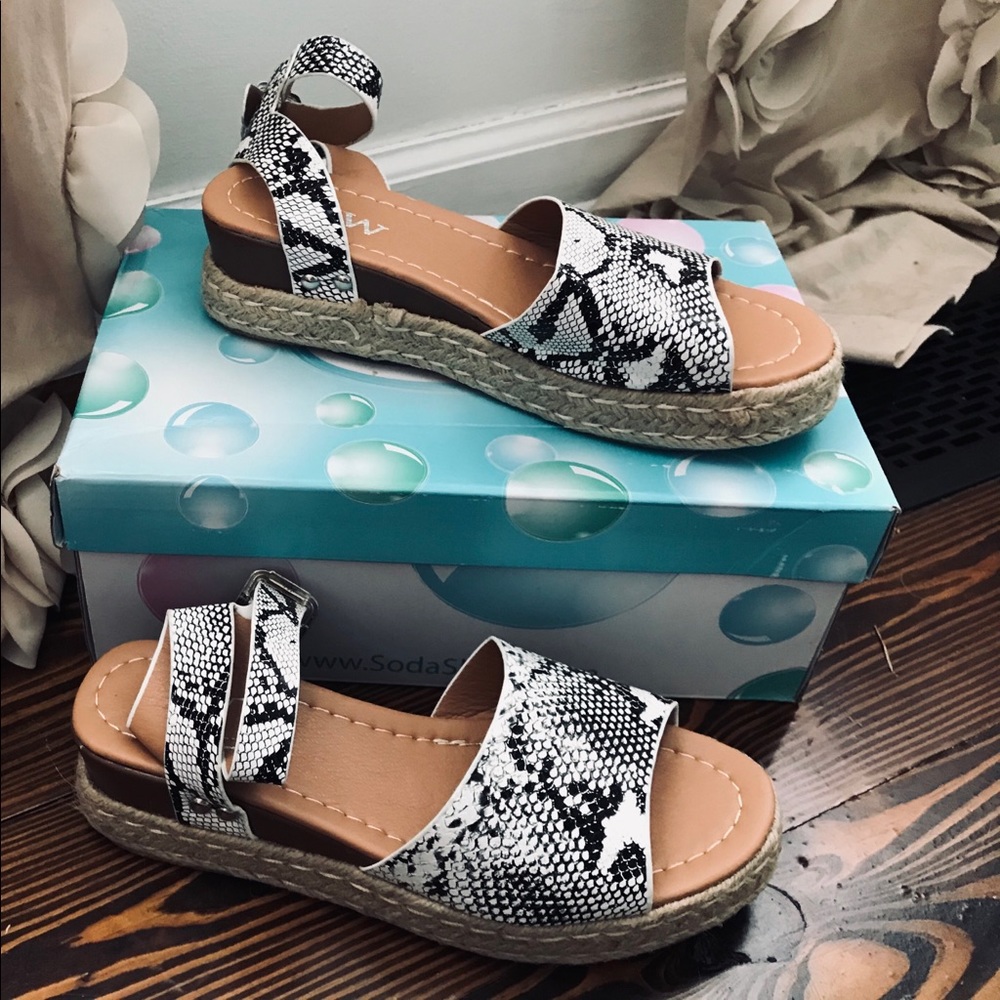 Platform sandals